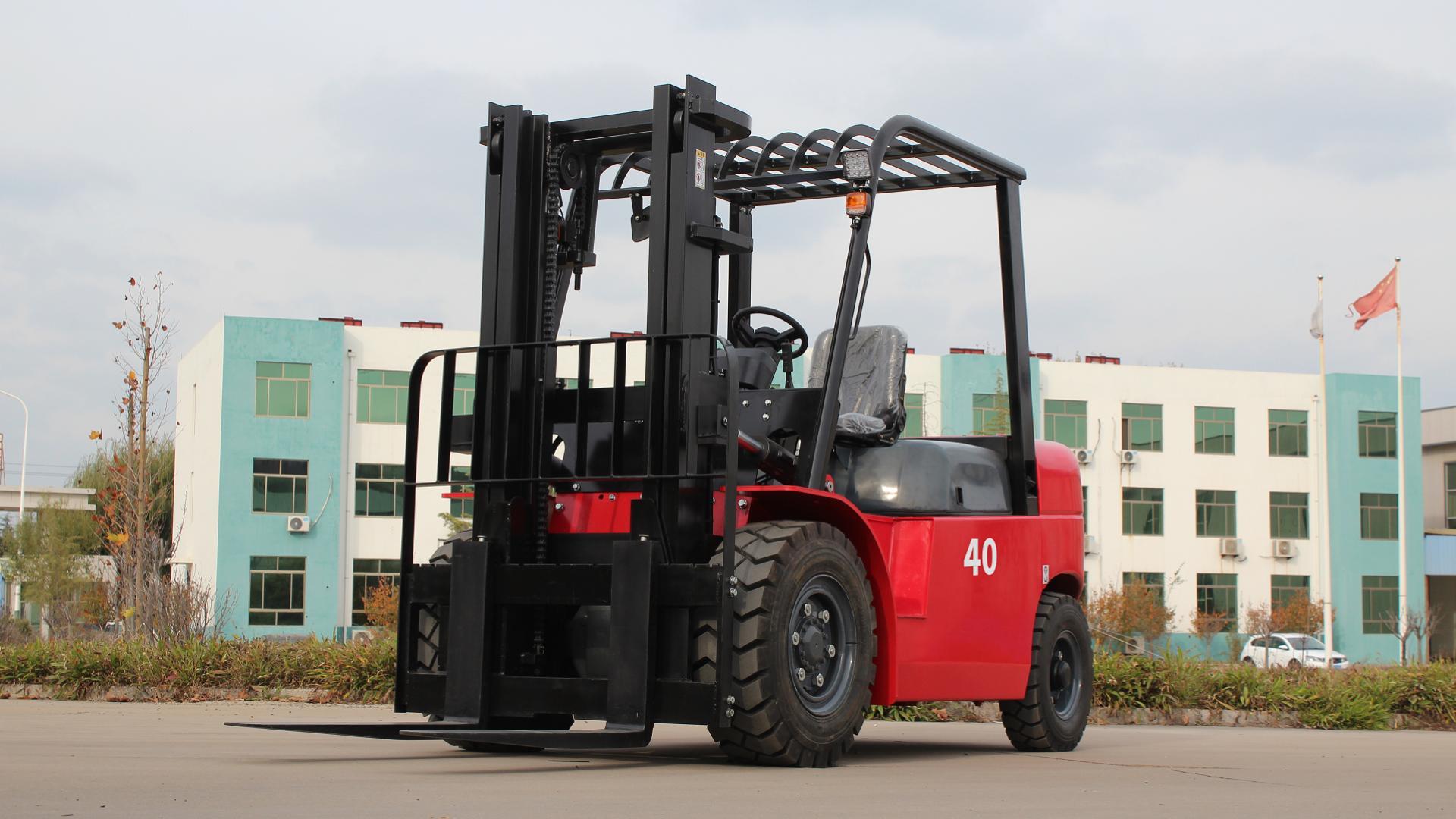 HONGLI diesel forklift configured for outdoor yard operation