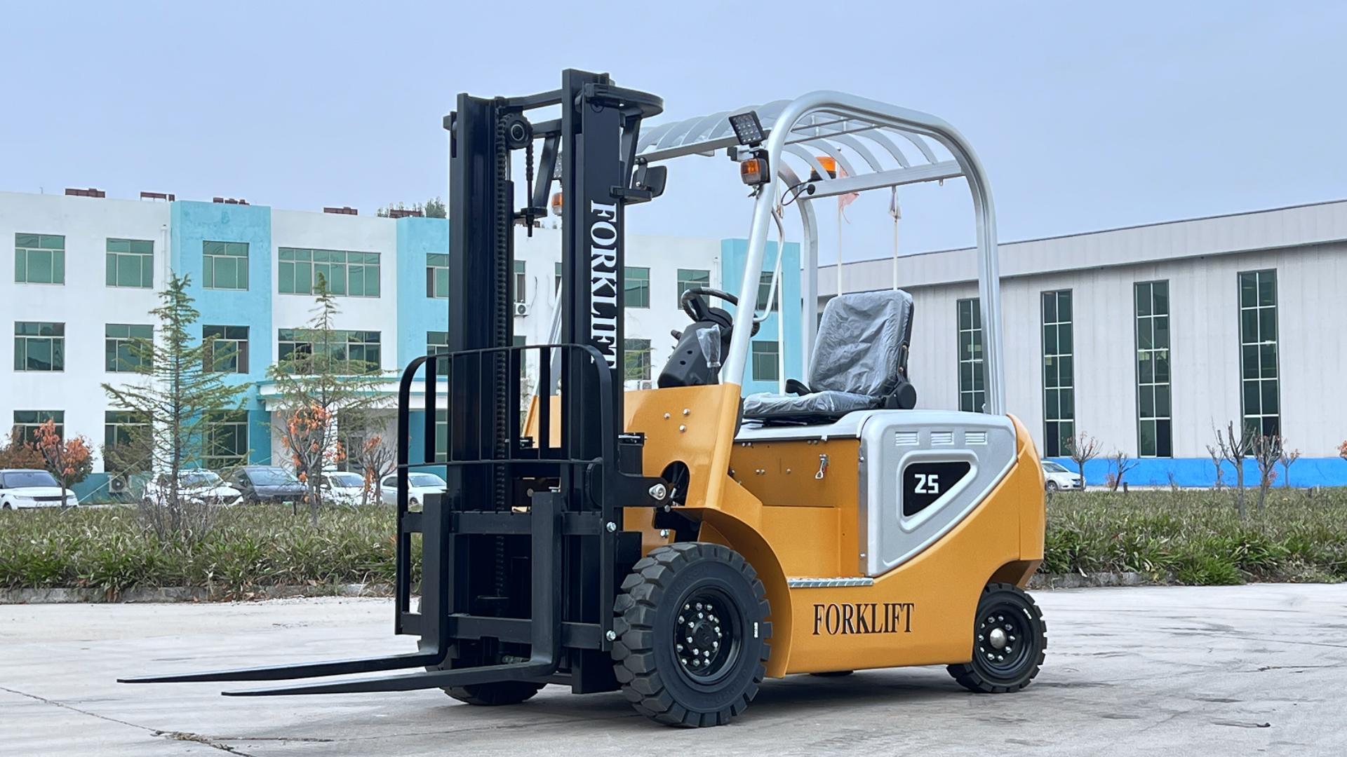HONGLI electric forklift photographed outside the factory before delivery