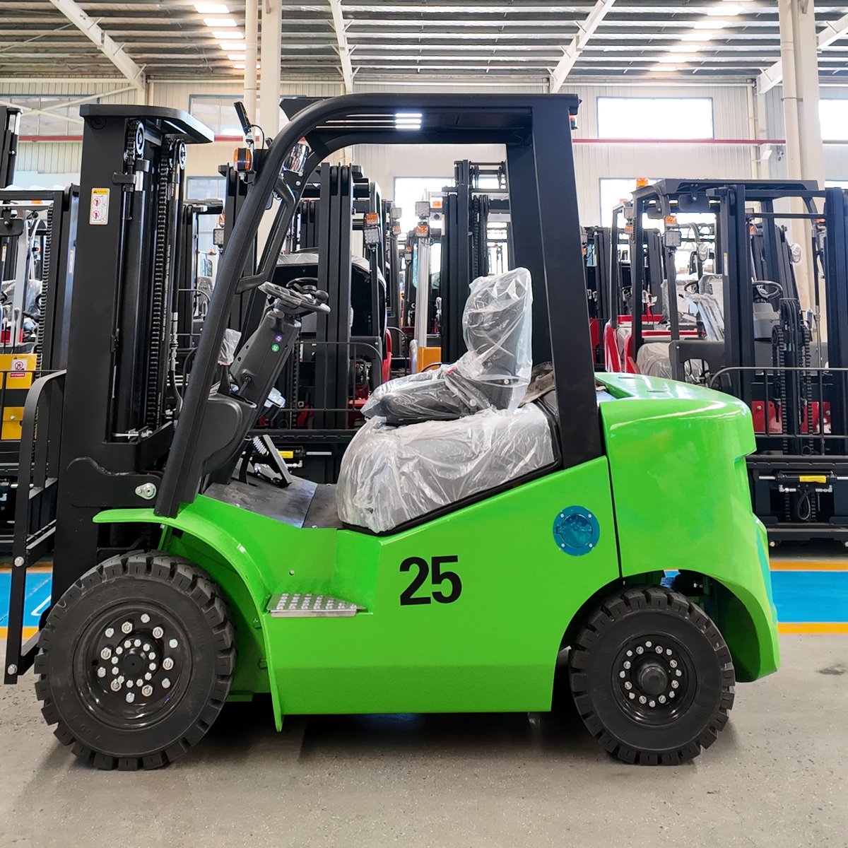 Forklift mast, lift chains and carriage before shipment